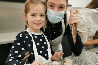 Cours de pâtisserie parent / enfant spécial macarons Paris 2ème