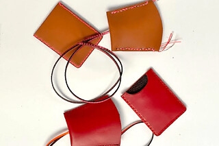 Atelier maroquinerie création d'un set d'accessoires à Paris