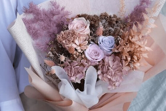 Atelier création d'un bouquet de fleurs stabilisées à Paris 1er