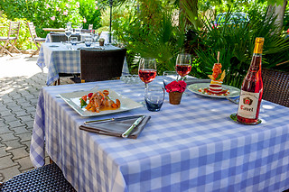 Un repas pour 2 à l'Auberge de Tavel à Tavel (30)
