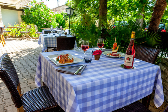 Un repas pour 2 à l'Auberge de Tavel à Tavel (30)