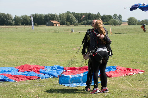 Un saut en parachute en tandem - Skydive Maubeuge - Vieux-Reng (59)