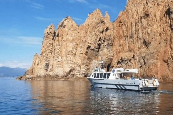 Croisière Calanques de Piana - Capo Rosso en bateau vedette