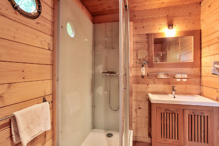 Un séjour gourmand en roulotte pour 2 à Auberge La Tomette, The Originals Relais*** à Vitrac (15)