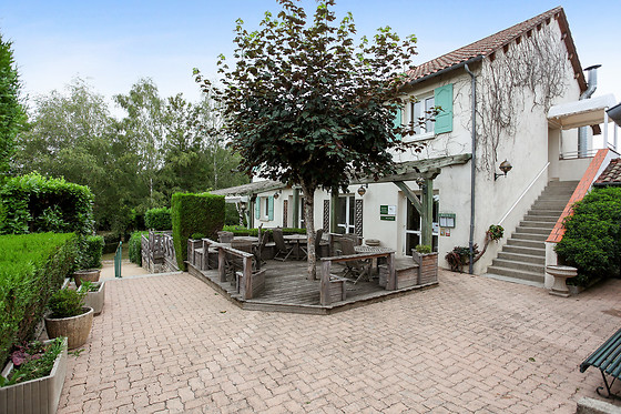 Un séjour gourmand en roulotte pour 2 à Auberge La Tomette, The Originals Relais*** à Vitrac (15)