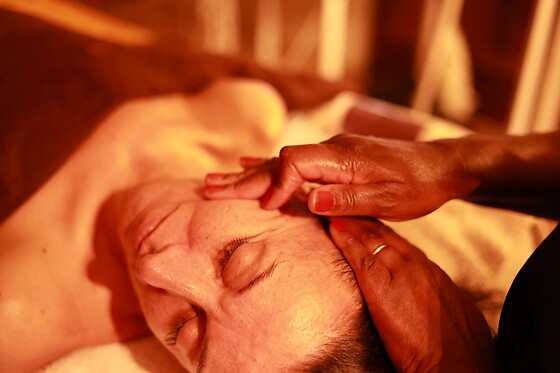 Un massage du corps à quatre mains chez La Beauté by Blue Center à Balma (31)