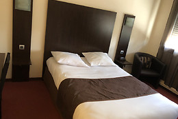 Adonis Lyon Est Artys Hôtel ***