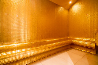 Un gommage du corps au Spa TERRAKÉ - Hôtel Bowmann à Paris (75008)