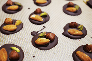 Atelier fabrication de mendiants en chocolat à Nice (06)