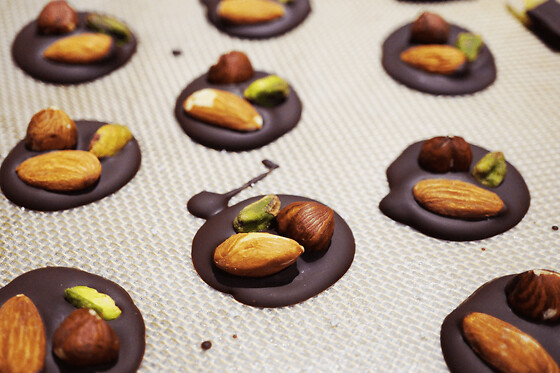 Atelier fabrication de mendiants en chocolat à Nice (06)