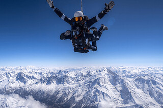 Saut en parachute depuis un hélicoptère à Morzine (74) - VIP