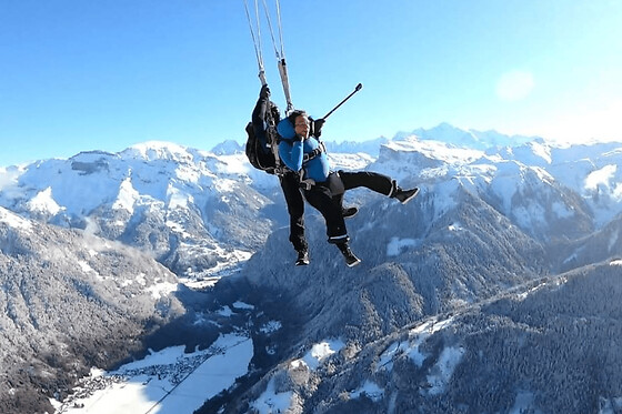 Saut en parachute depuis un hélicoptère près de Genève (74) - VIP