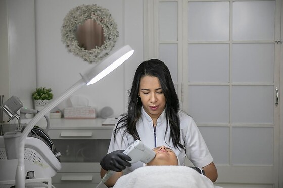 JULIA'S BEAUTY NAILS CENTER - photo 4