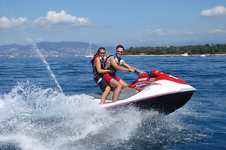 Location de scooter des mers et de kayak pour 2 - Plage des Marines - Villeneuve-Loubet (06)