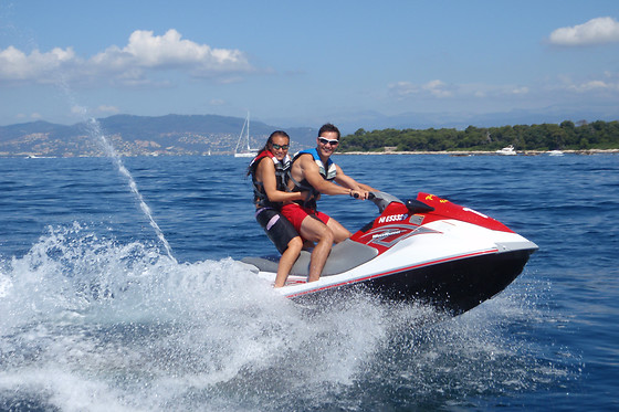 Location de scooter des mers et de kayak pour 2 - Plage des Marines - Villeneuve-Loubet (06)