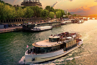 Soirée & apéro avec champagne sur la Seine par Les Vedettes