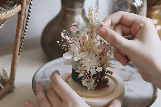 Atelier fleurs séchées sous cloche à Paris 11ème