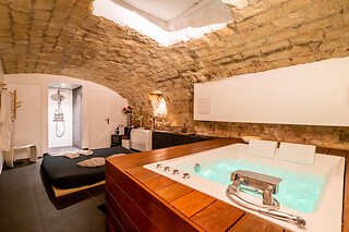 Accès au spa pour deux avec une bouteille de champagne rosé chez Naturellement Luxe / NL (75)