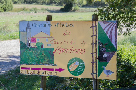 Séjour en roulotte pour 2 dans la Bastide de Montchamp situé à Malataverne (26)