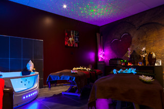 Un accès au spa avec bain à remous, sauna et hammam au Spa La Vie est Belle à Jaux (60)