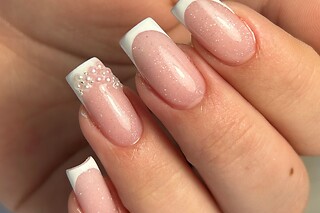 Manucure et pose de vernis semi-permanent chez Le comptoir de l'ongle by Maryne à Romans-sur-Isère (26)