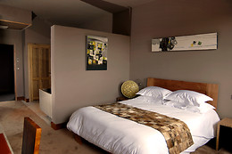 Disini Luxury Hotel