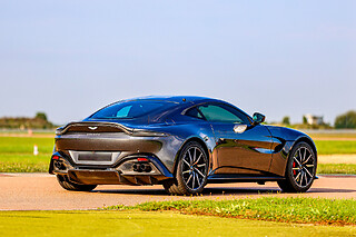 Découverte Aston-Martin Vantage (5 tours) sur le Circuit de Ladoux (63)