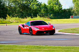 Découverte Ferrari 488 GTB (2 tours) sur le Circuit compétition de Nogaro (3.6km)