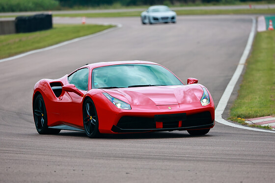 Duo Lamborghini Gallardo LP-560 / Ferrari 488 GTB (2x2 tours) sur le Circuit de Lohéac (35)