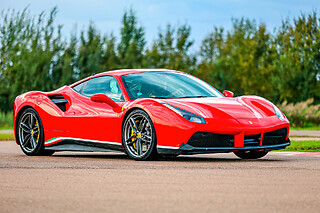 Duo Lamborghini Gallardo LP-560 / Ferrari 488 GTB (2x2 tours) sur le Circuit de Lohéac (35)
