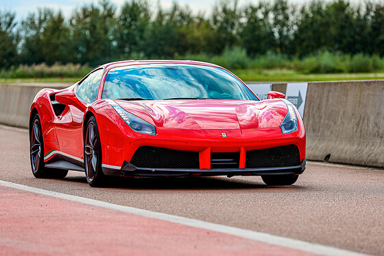 Duo Lamborghini Gallardo LP-560 / Ferrari 488 GTB (2x2 tours) sur le Circuit de Lohéac (35)