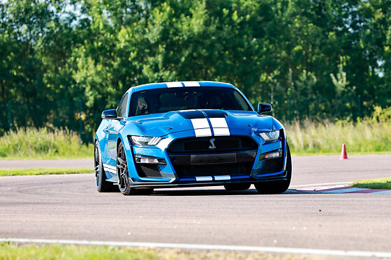Duo Corvette C8 / Ford Mustang Shelby GT500 (2x3 tours) sur le Circuit de Mettet (B)