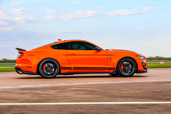 Duo Corvette C8 / Ford Mustang Shelby GT500 (2x3 tours) sur le Circuit de Mettet (B)