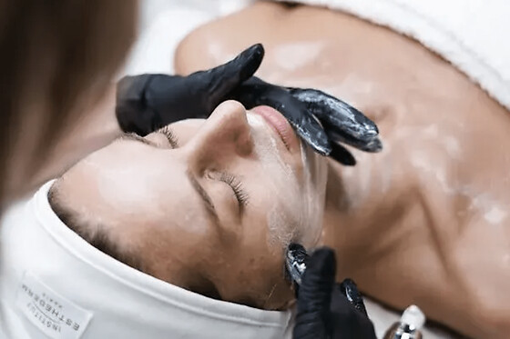 Soin du visage au Lavandou (83)