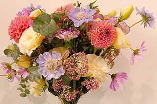 Atelier création d'un bouquet de fleurs à Paris  20ème