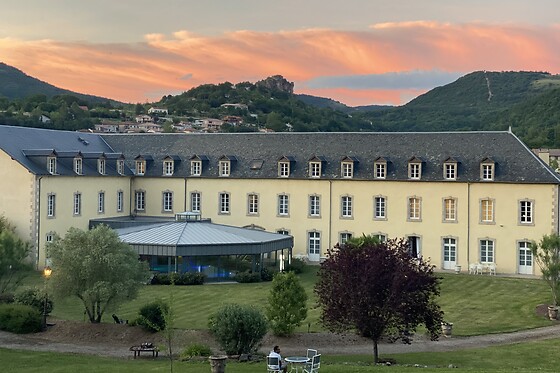 Un accès au hammam, sauna et bains à remous à la Résidence Appart Hôtel le 1837 à Saint-Affrique (12)