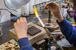 Atelier soufflage de verre "Bijoux et perles" à Gahard (35)