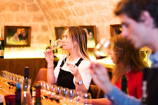 Visite guidée & dégustation de vins aux Caves du Louvre à Paris - Visite & dégustation