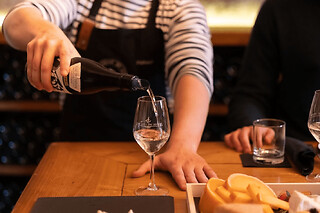 Visite guidée & dégustation de vins aux Caves du Louvre à Paris - Visite & dégustation