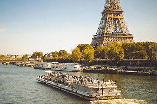 Croisière promenade sur la Seine par les Bateaux-Mouches Paris - Enfant
