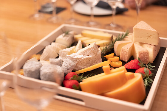 Une visite guidée et une dégustation de vin pour 2 aux Caves du Louvre à Paris (75001)