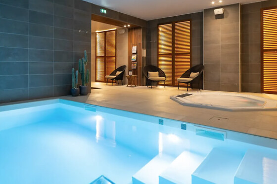 Accès à l'espace détente, massage du corps et soin du visage à l'Hôtel & Spa Panorama 360 à Mâcon (71)