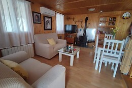 CABAÑA DE MADERA ESPECIAL Y ACOGEDORA
