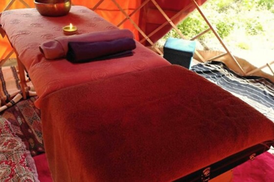 Un massage du corps sous yourte au Jardin D'Ariane à Sioniac (19)