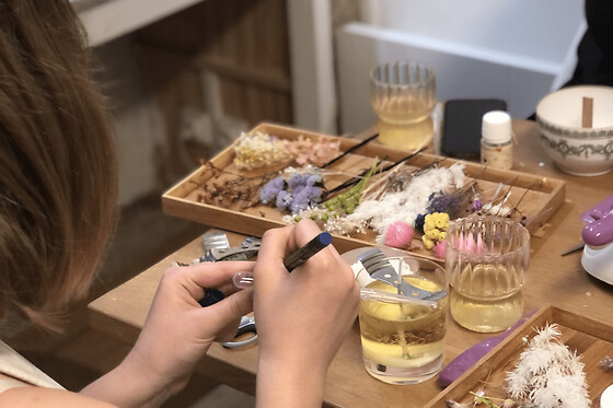 Atelier bougie fleurie et parfumée à Paris 10ème