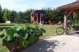 La Roulotte et le Séchoir à Tabac de la Vallée du Lot