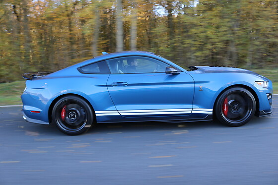 Découverte Ford Mustang Shelby GT500 (6 tours) sur le Circuit des Ecuyers (02)