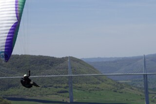 Baptême de voltige acrobatique en parapente - Tête à l'envAIR - Millau (12)