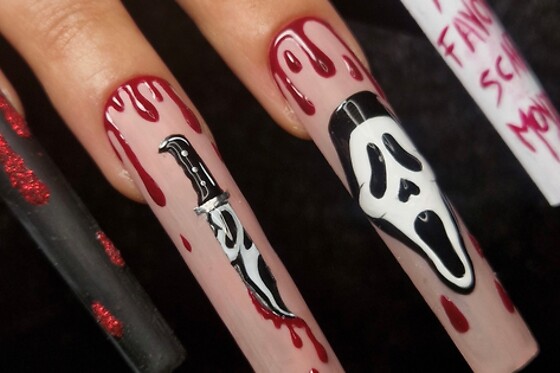 Une manucure avec pose de capsules, de vernis semi-permanent et un nail art chez Les griffes de Lilith à Vence (06)