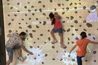 Une partie d'escape game apéro en groupe - Fun sport factory - Saint-Germain-du-Puy (18)